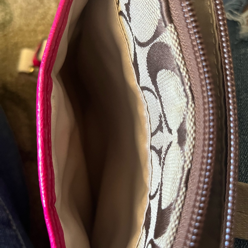 Coach - Picture 2 of 4